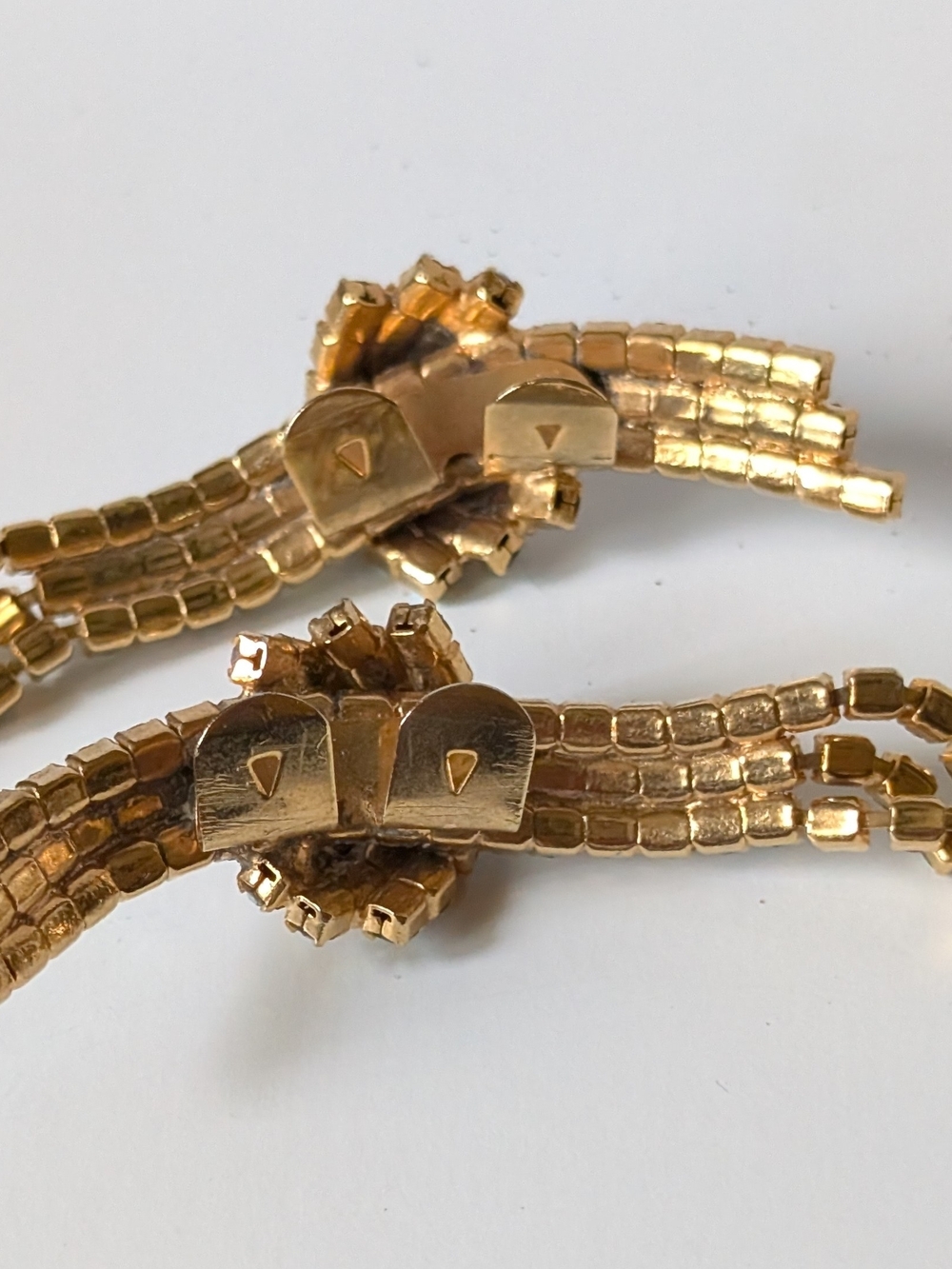 Vintage Aurora Borealis Rhinestone Gold-Tone Ribbon shoe clips - Picture 6 of 9